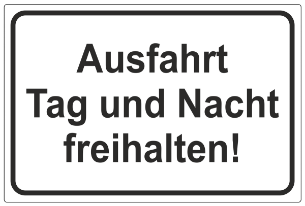 Hinweisschild aus Dibond Material in der Farbe Weiß mit schwarzer Kontur und Schrift Ausfahrt Tag und Nacht freihalten